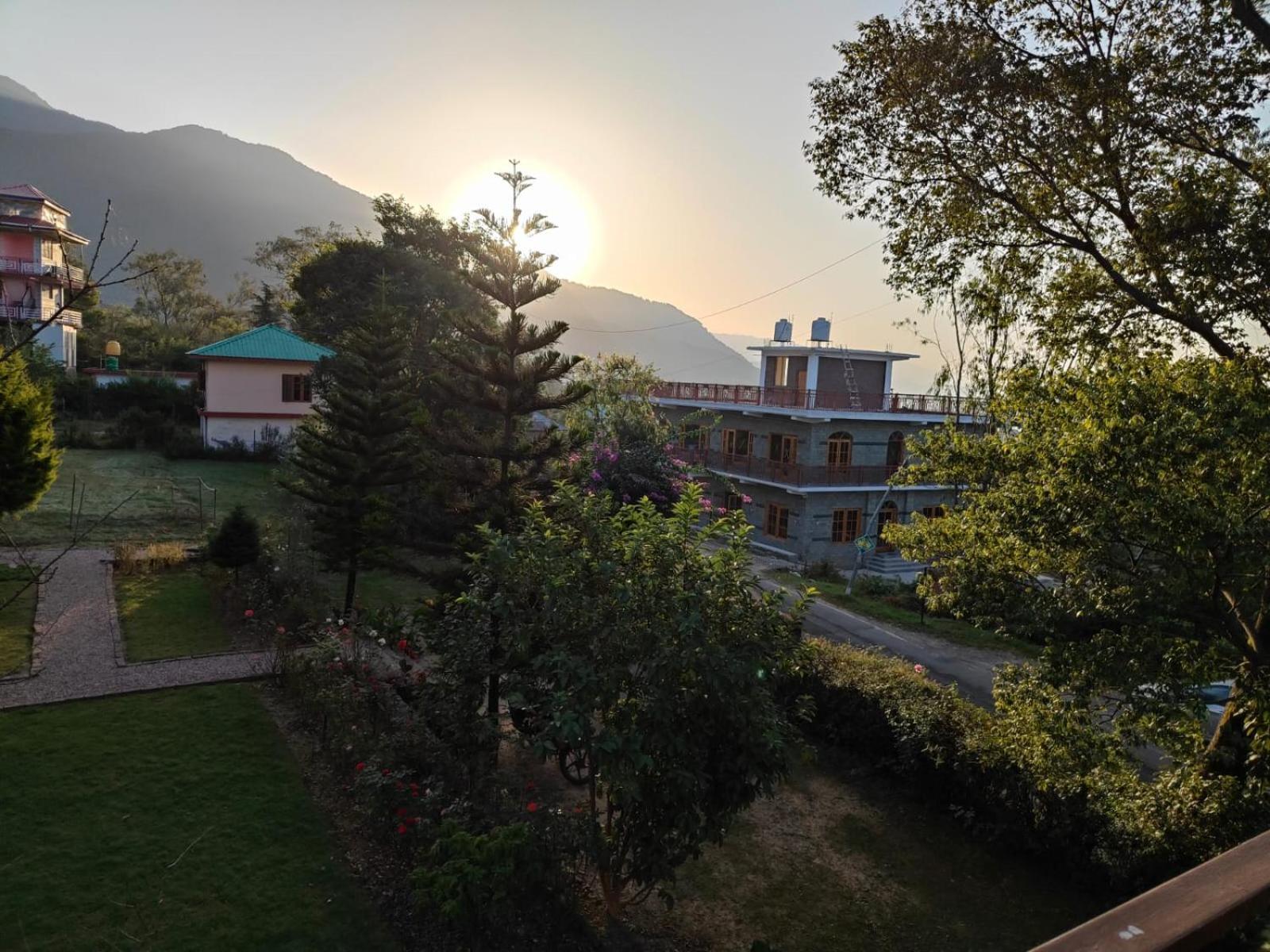 Aditya Homestay Bir-Billing Surrounded By Mountains Kültér fotó